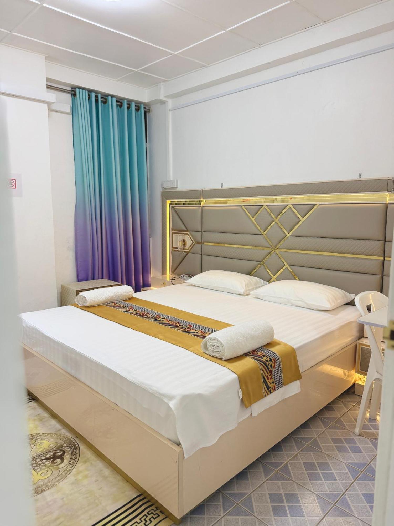Ontrack Travel Transit Hotel Мале Екстер'єр фото
