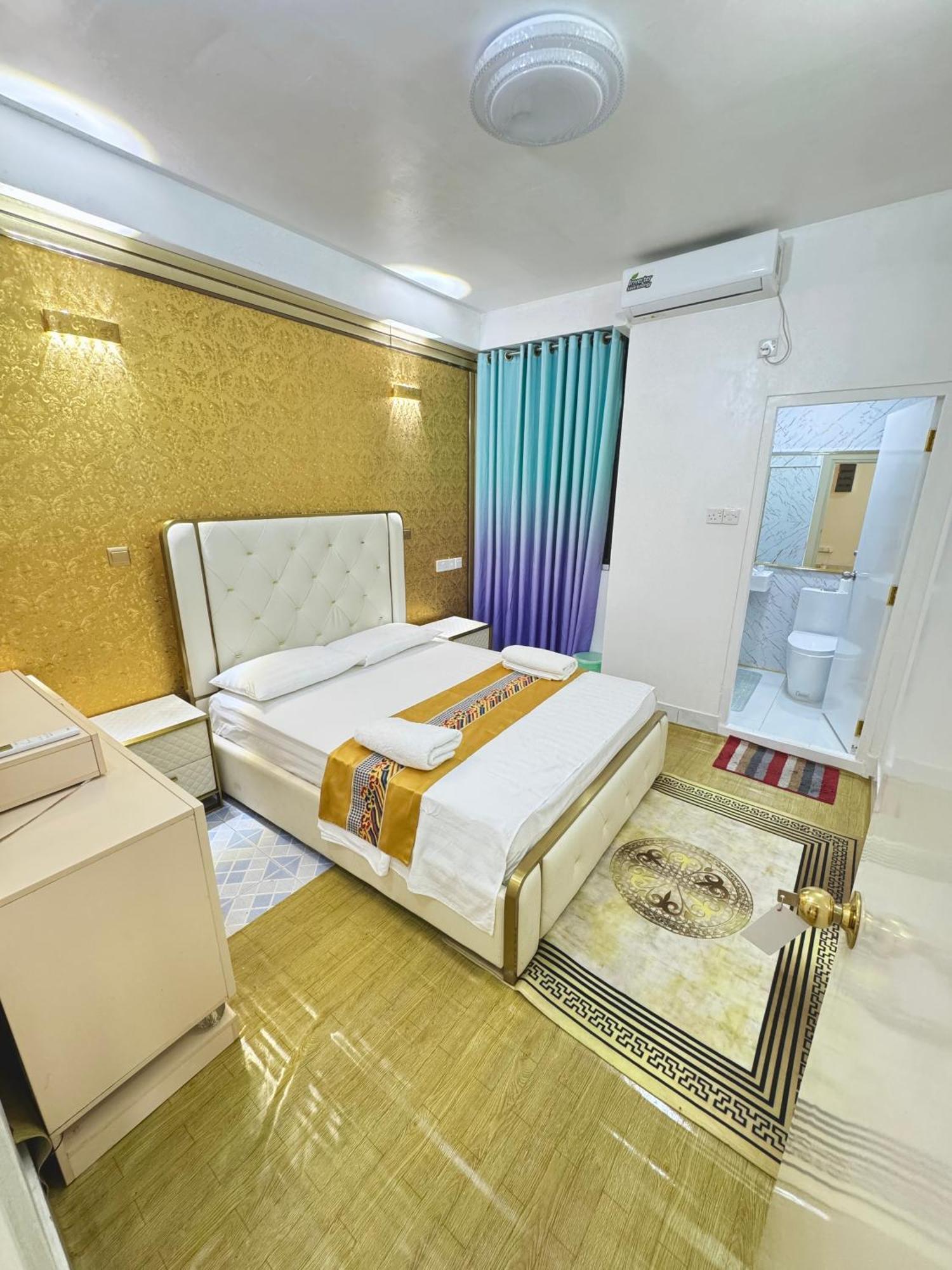 Ontrack Travel Transit Hotel Мале Екстер'єр фото