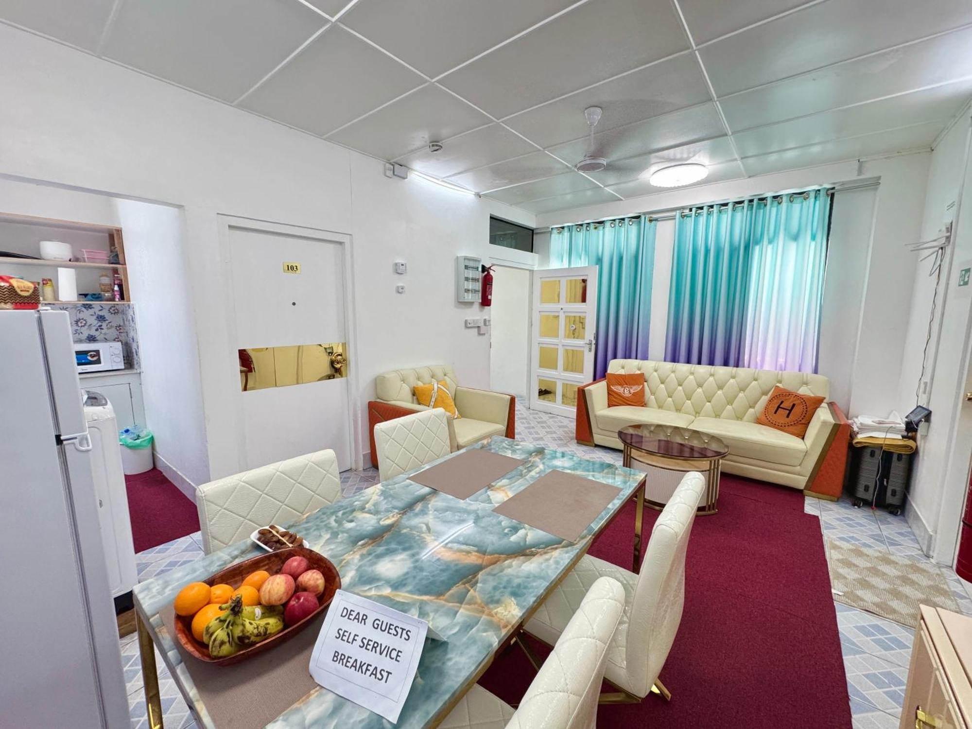 Ontrack Travel Transit Hotel Мале Екстер'єр фото